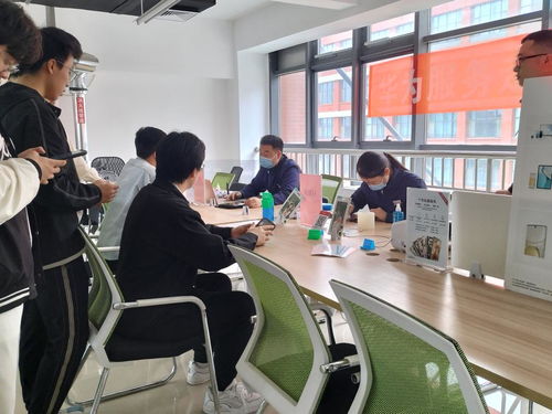 科技赋能社区，服务传递温暖——信息工程学院联合华为终端公司开展海口公益服务日活动